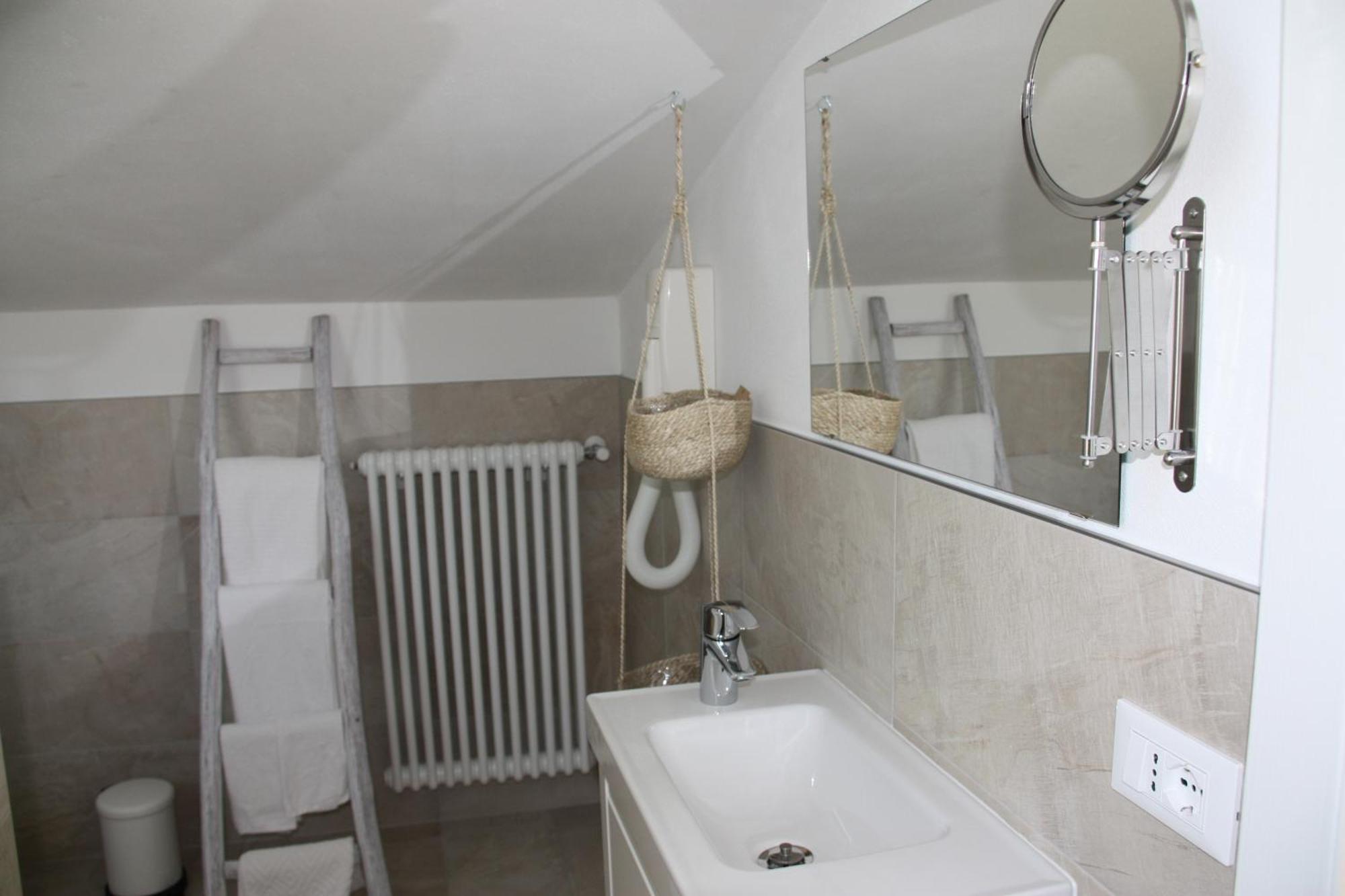 Faggeto Lario B&B Le Magnolie מראה חיצוני תמונה